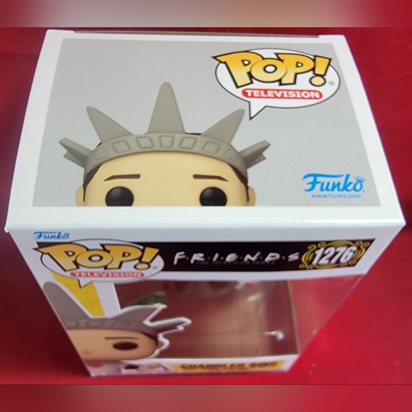 Chandler bing funko # 1276 (nib) with pop protector - Picture 5 of 7
